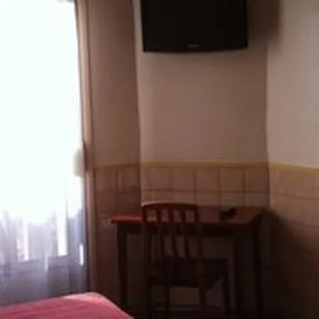 Hotel De La Comete 3*